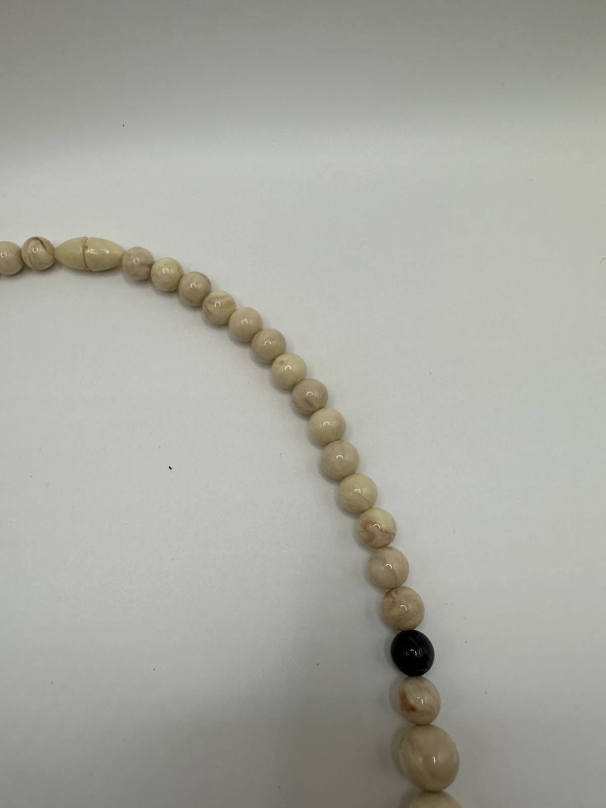 Vintage Avon 1988 Desert Sands Acrylic Peach Beige Marble Beaded Necklace 22”