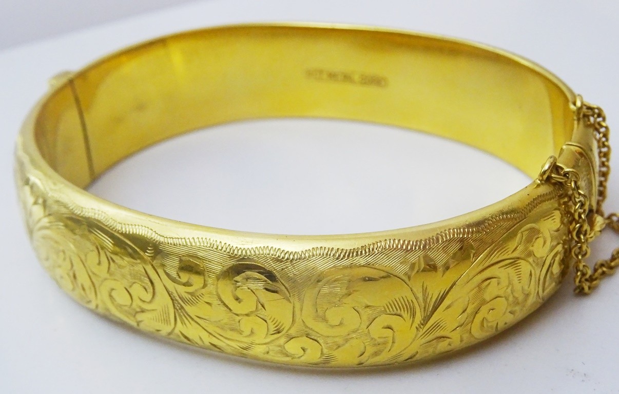 Vintage Victorian 9 karat Gold on Metal Core Engraved Bracelet