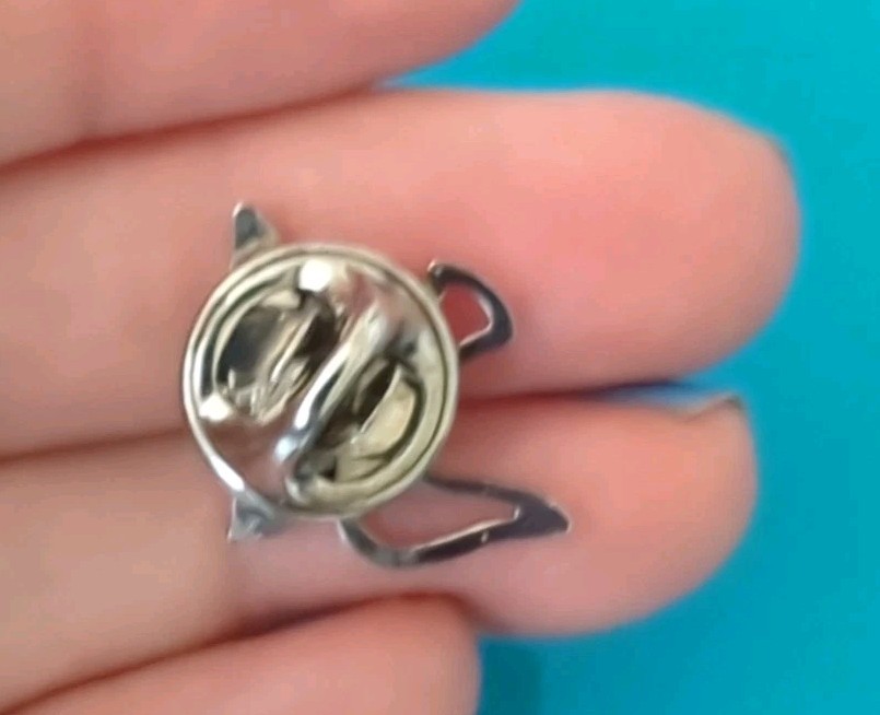 PEACE DOVE Silver Tone Vintage Lapel Pin Bird VEUC! *