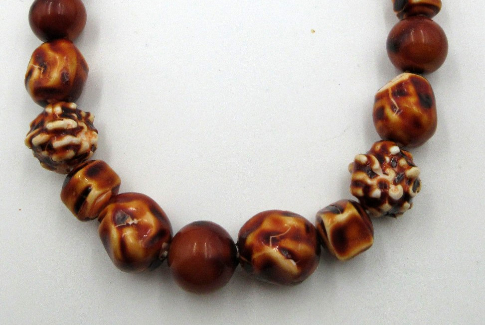 VTG 24″ UNUSUAL GEOMETRIC BEAD brown white silver tone mtl STRAND Necklace