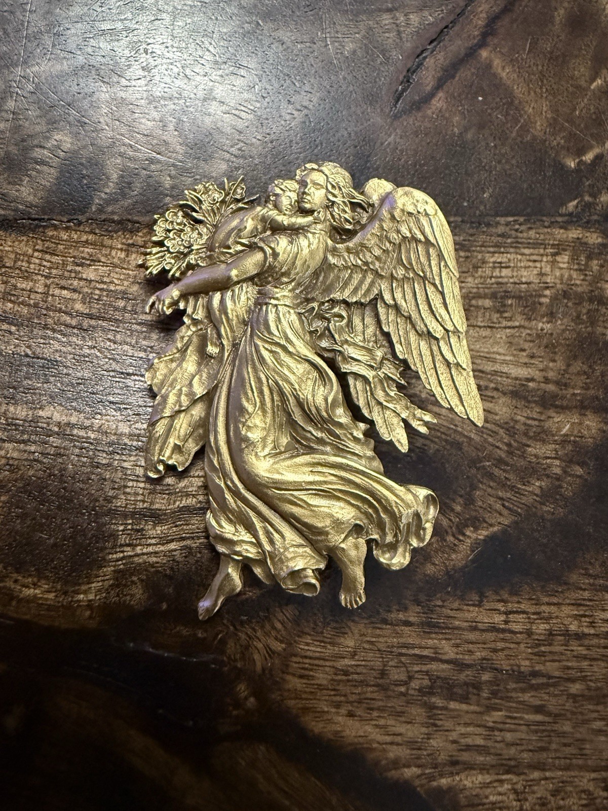 Beautiful Vintage SPNEA Gold Tone Detailed Guardian Angel with Child Pin Brooch