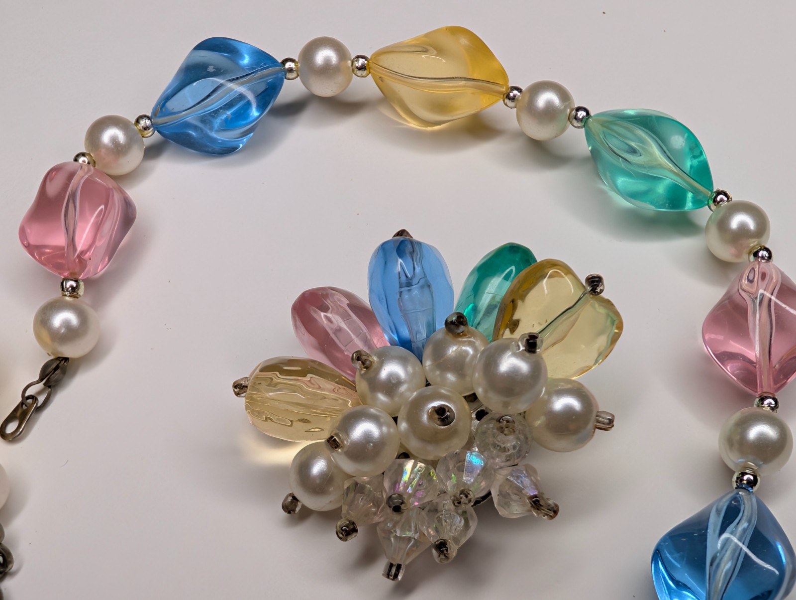 Vtg Multi-Color Pastel Lucite Necklace Earring Set Faux Pearl Mid-Century