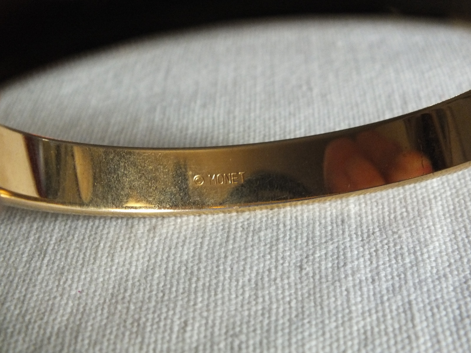 Stunning Bangle Bracelet Gold Tone Texture Emboss Signed MONET 3/8″W x 2 1/2″ A