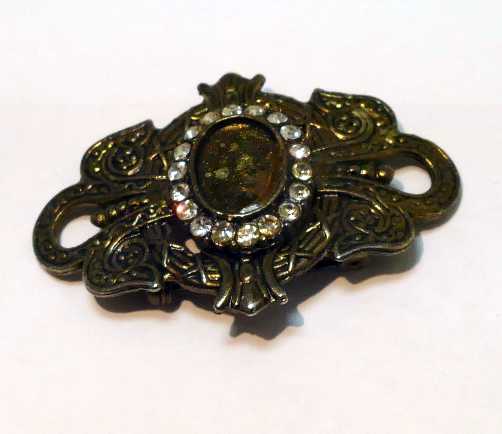 Bronze Tone Brooch Retro Costume pin – missing center