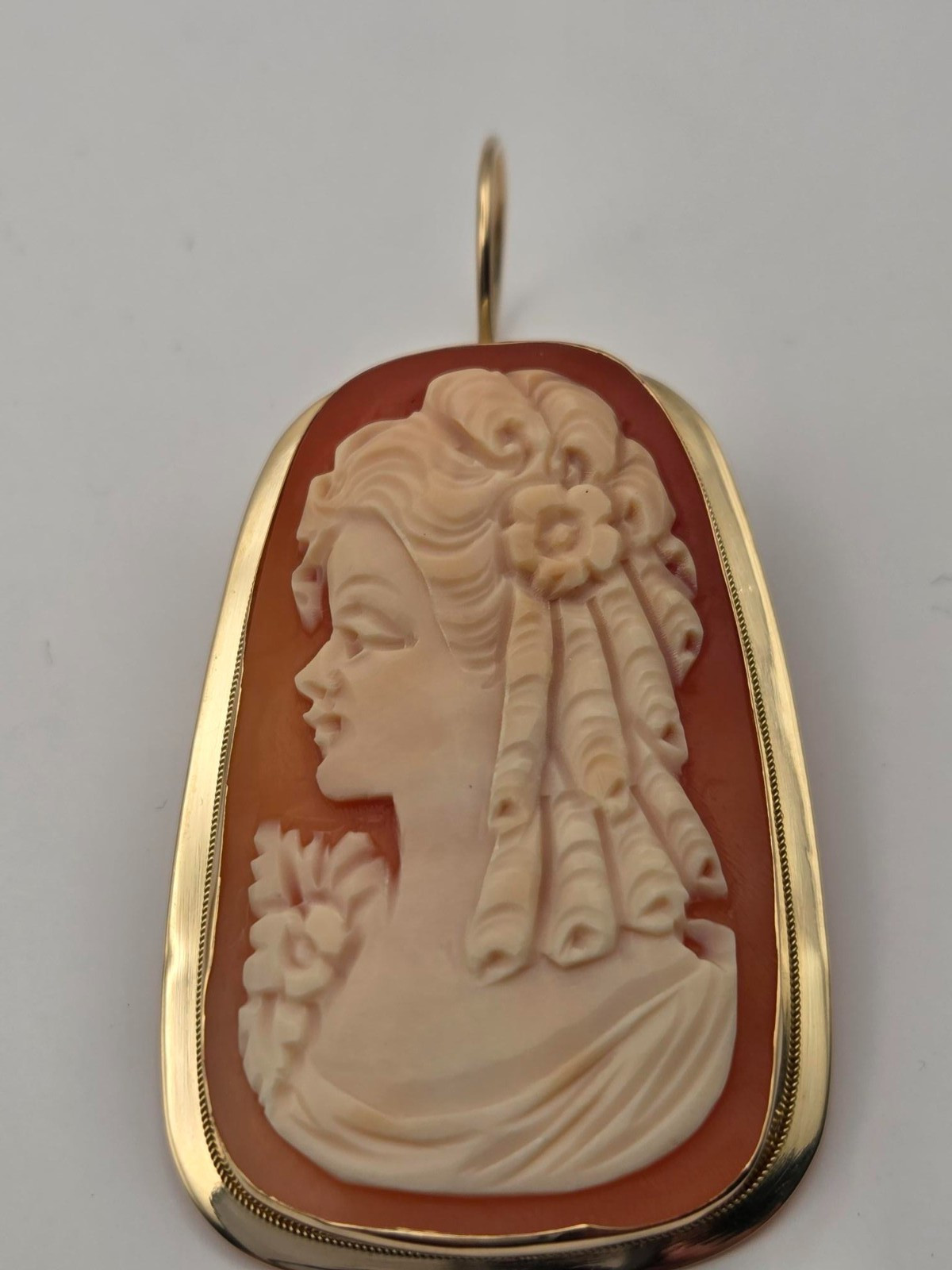 Vintage 14K Gold Italian Shell Cameo Earrings Lady Portrait Estate