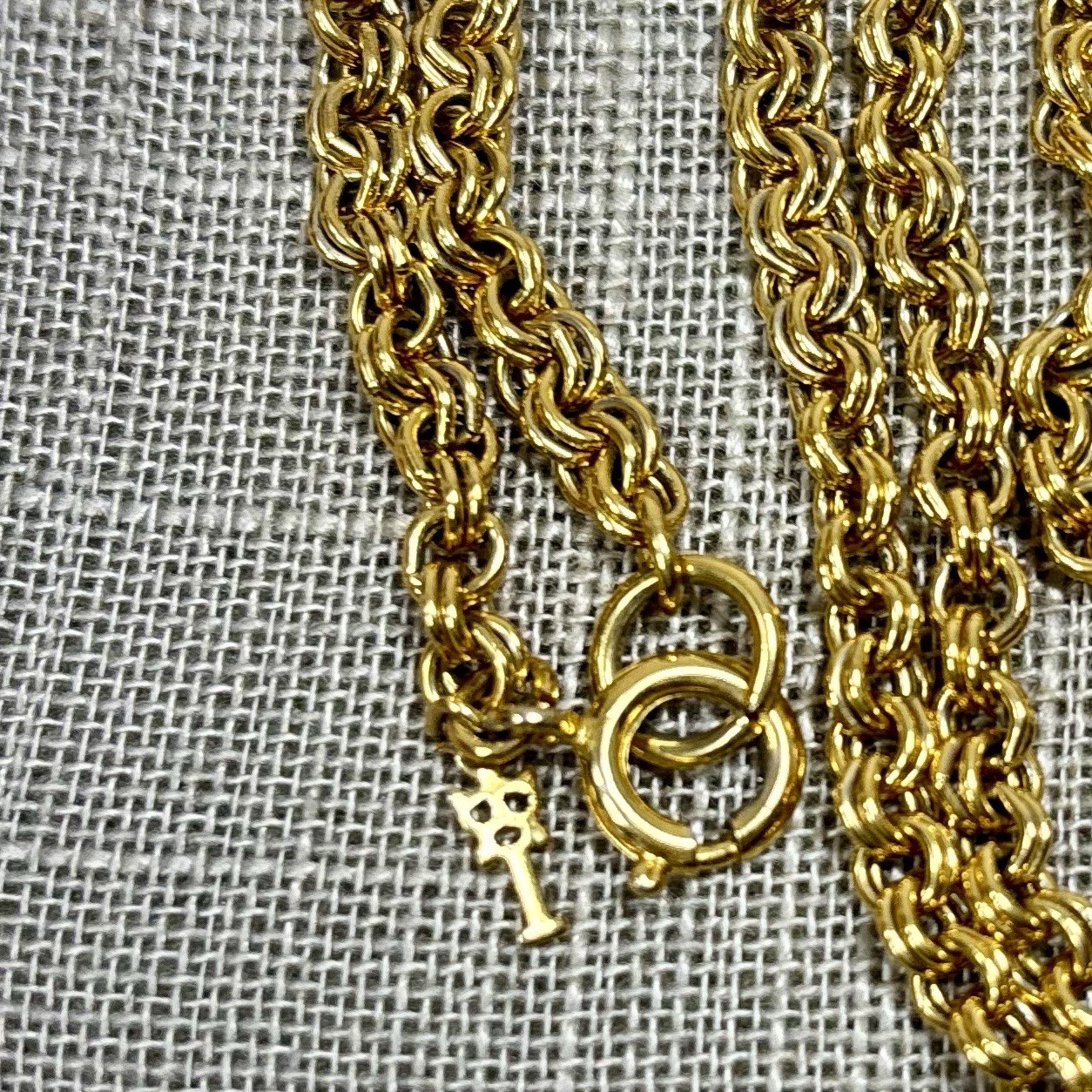 Vintage Crown Trifari Double Round Link Gold Tone Long Chain 54″ Hang Tag Logo