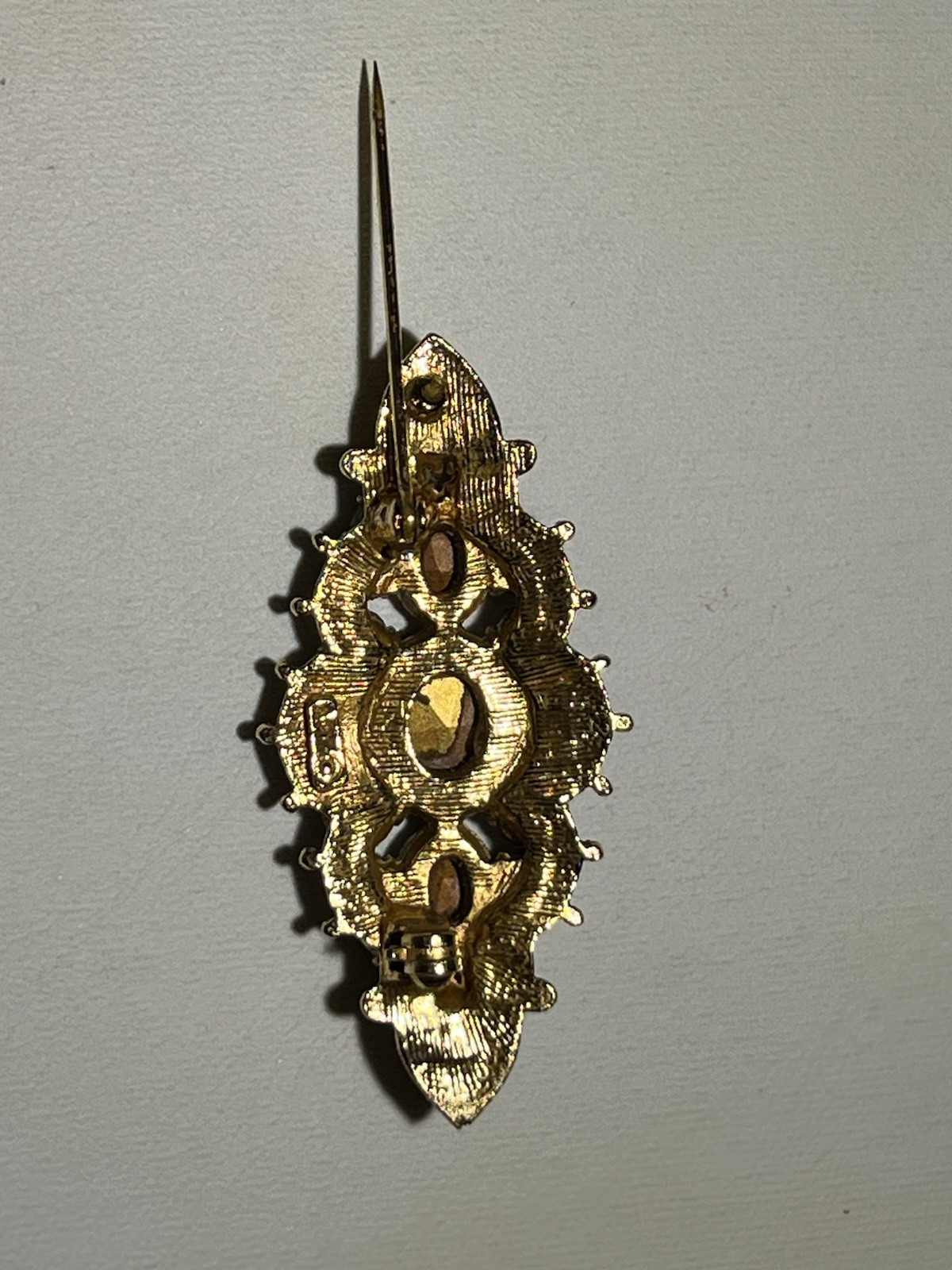 Vintage ART Red Garnet Rhinestone Gold Tone Brooch Pin