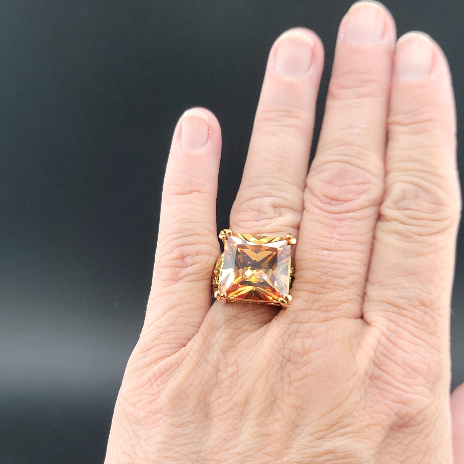 Vtg Sz 6 Ring Lg Citrine Cubic Zirconia 18KGE Fashion Jewelry Caged Lattice
