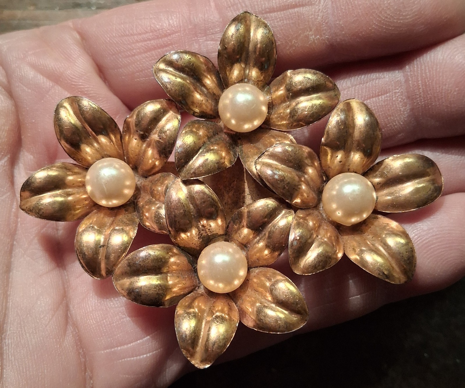 Vtg Gold tone 4 Flower Bouquet Faux Pearl Brooch 2.75″ 3D Posy Floral Pin Large