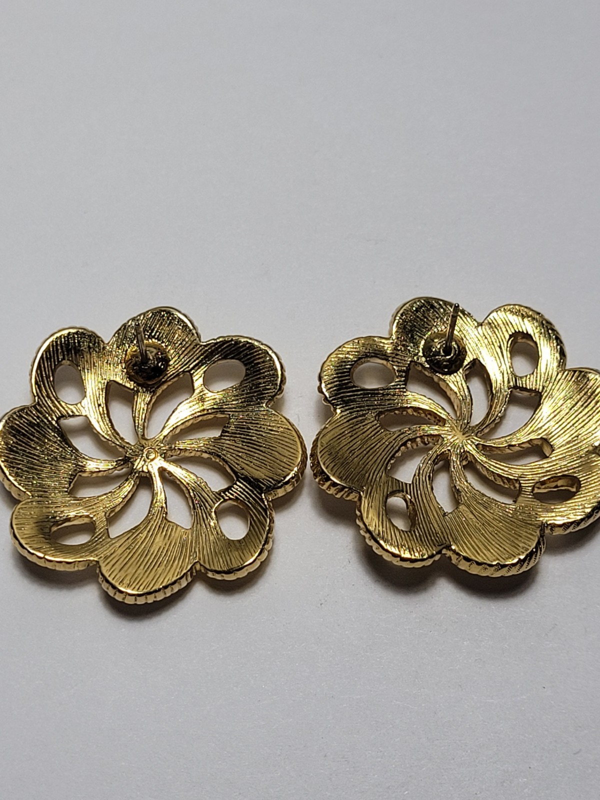 Vintage Yellow Gold-tone Faux Pearl Clip-On Earrings Fashion Costume Jewelry