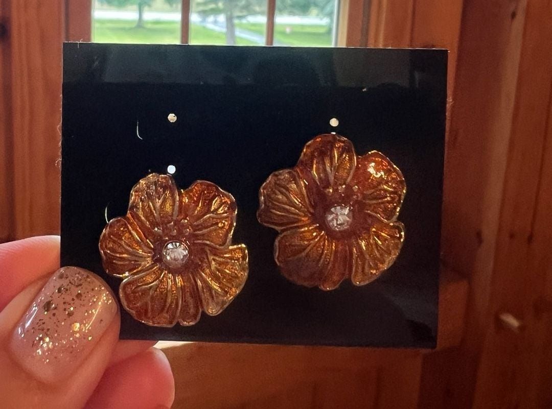 Vintage Gold-Tone Enamel Hibiscus Flower Stud Earrings with Rhinestone Center
