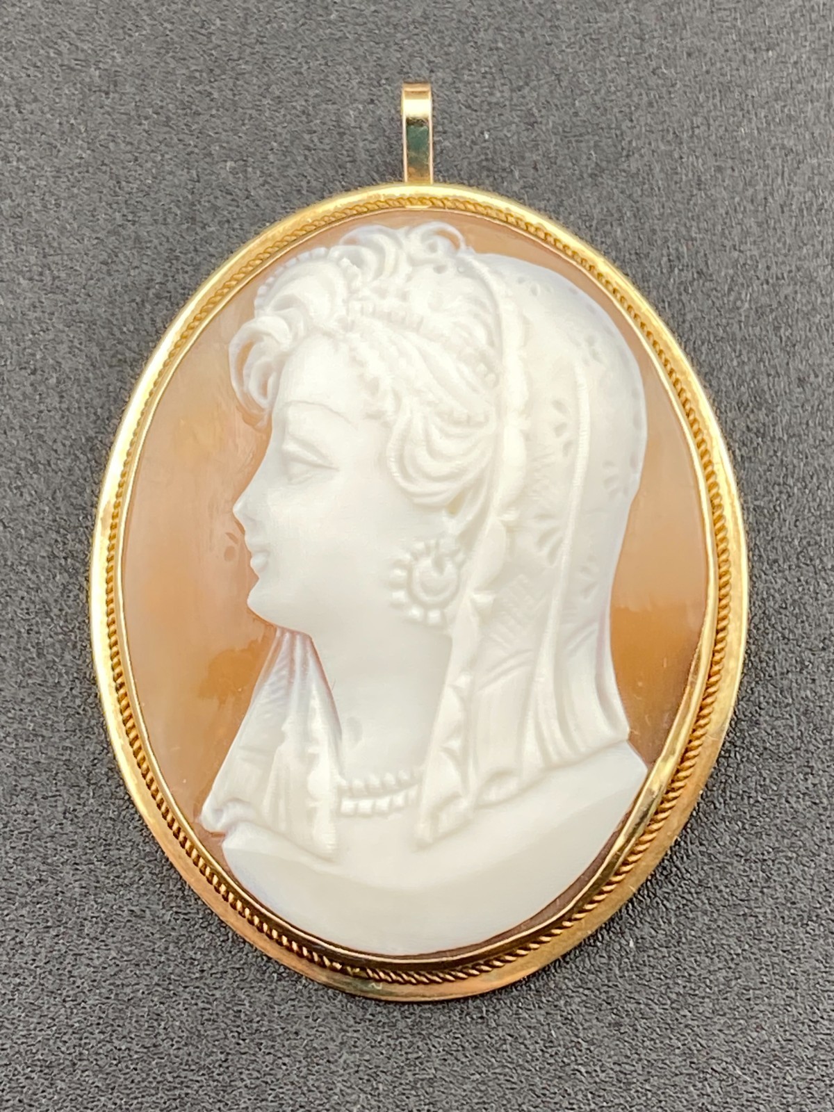 14k Gold Left Facing 1.49″ Hand Carved Cameo Brooch Pin Pendant Authentic 6.7gm