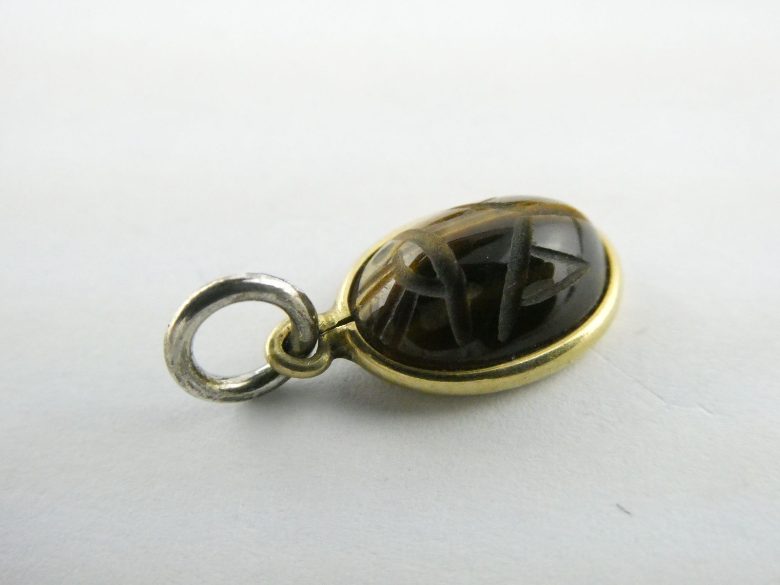 Vintage Unmarked Gold Fill Metal Tigers Eye Scarab Pendant Charm 1.8g .75 Inch