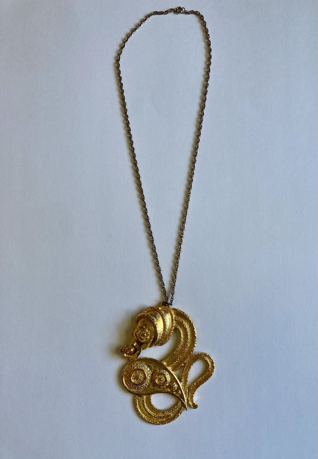 Rare vintage sea serpent/sea horse pendant necklace