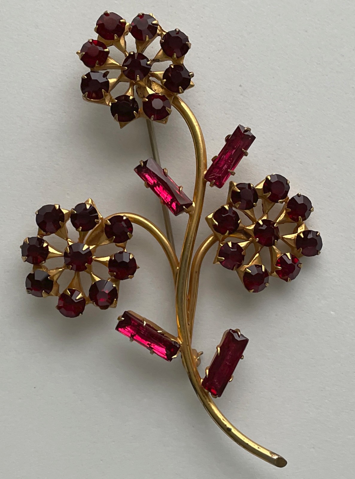 VINTAGE RED RHINESTONE FLOWERS BROOCH PIN KRAMER CORO? MCM RETRO ESTATE 40s 50s