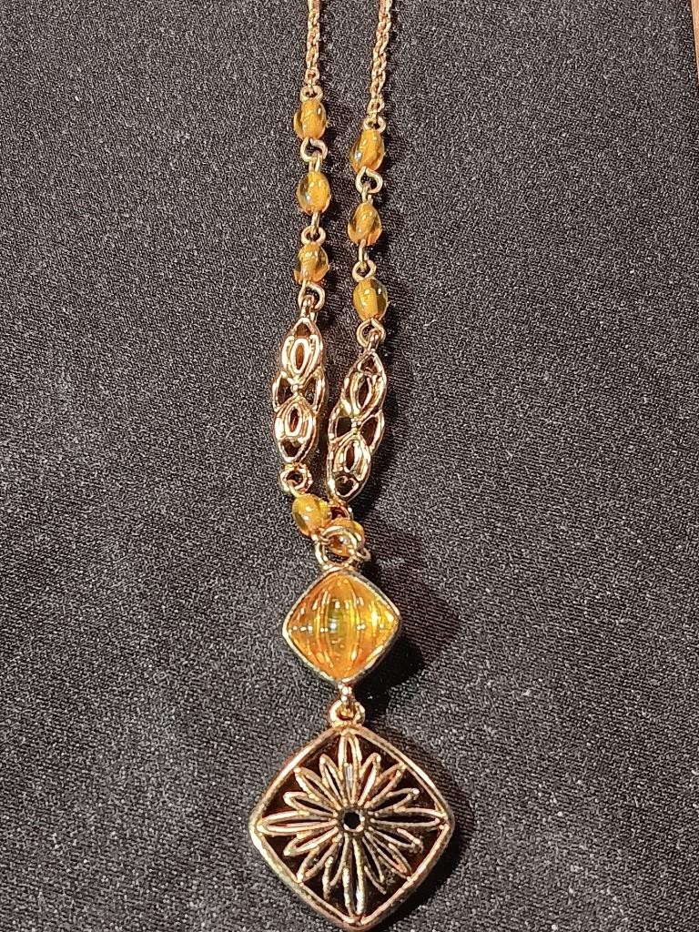 Vintage Gold Tone Necklace Honey Amber Colored Bead/Pendant J2