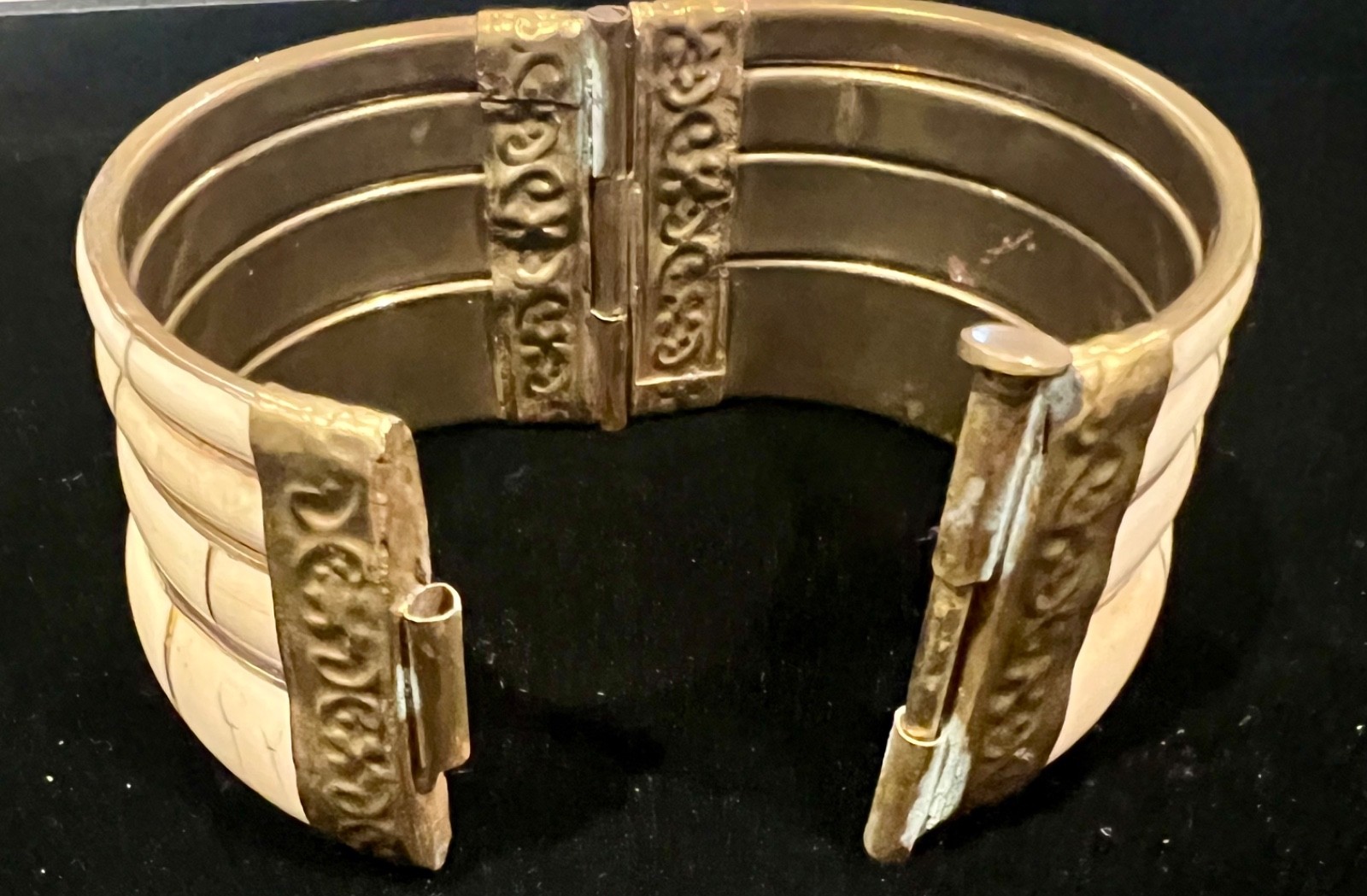 Vintage Wide Bovine Bone & Brass w/Pin Open Hinge Bangle Bracelet