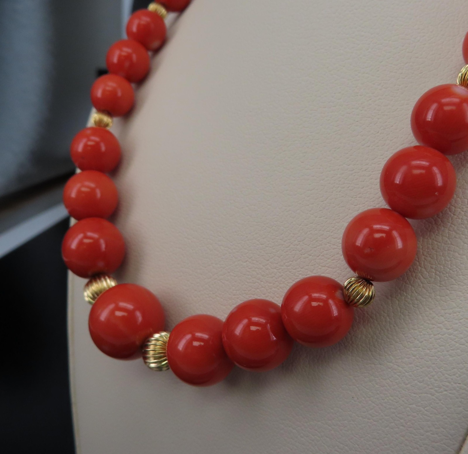 Vintage 12.5-5mm Natural Untreated Coral 14K Yellow Gold 22.5″ Necklace 45.5g