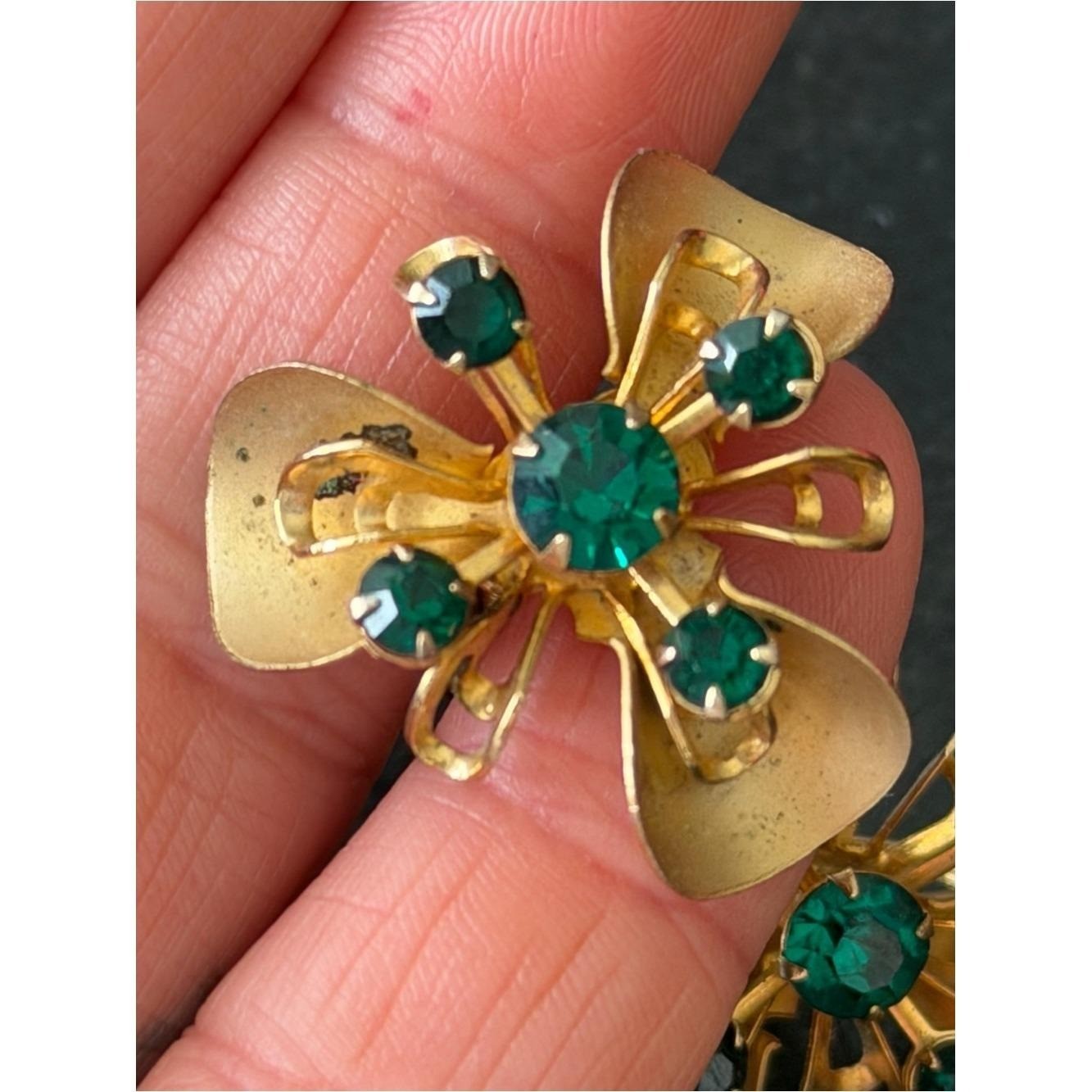 Vintage Floral Spray Bouquet Emerald Green Rhinestone Bouquet Clip On Earrings