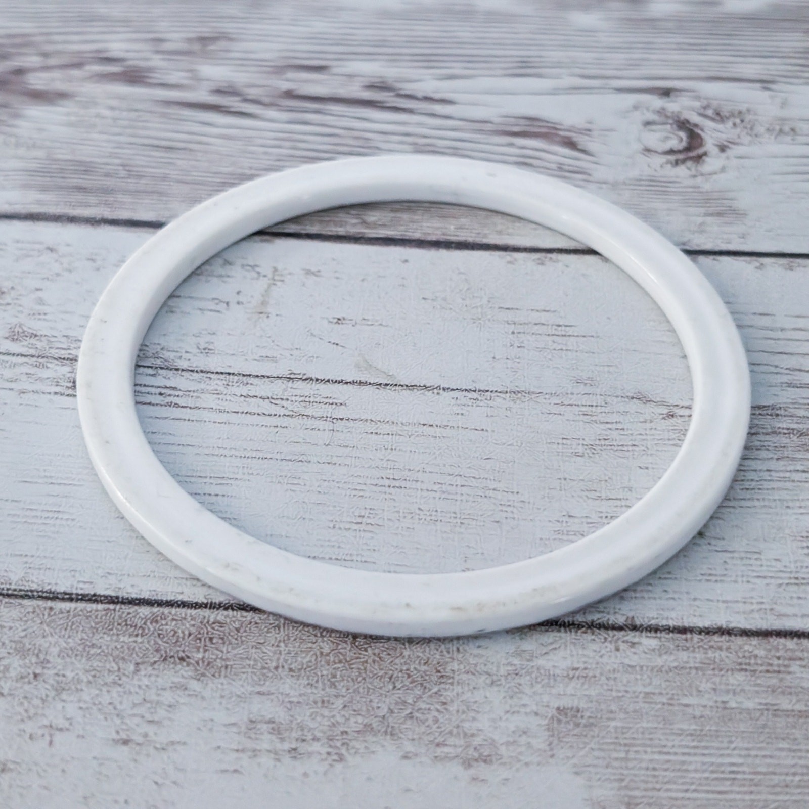 Vintage Off White Plastic? Bangle – Condition Issues