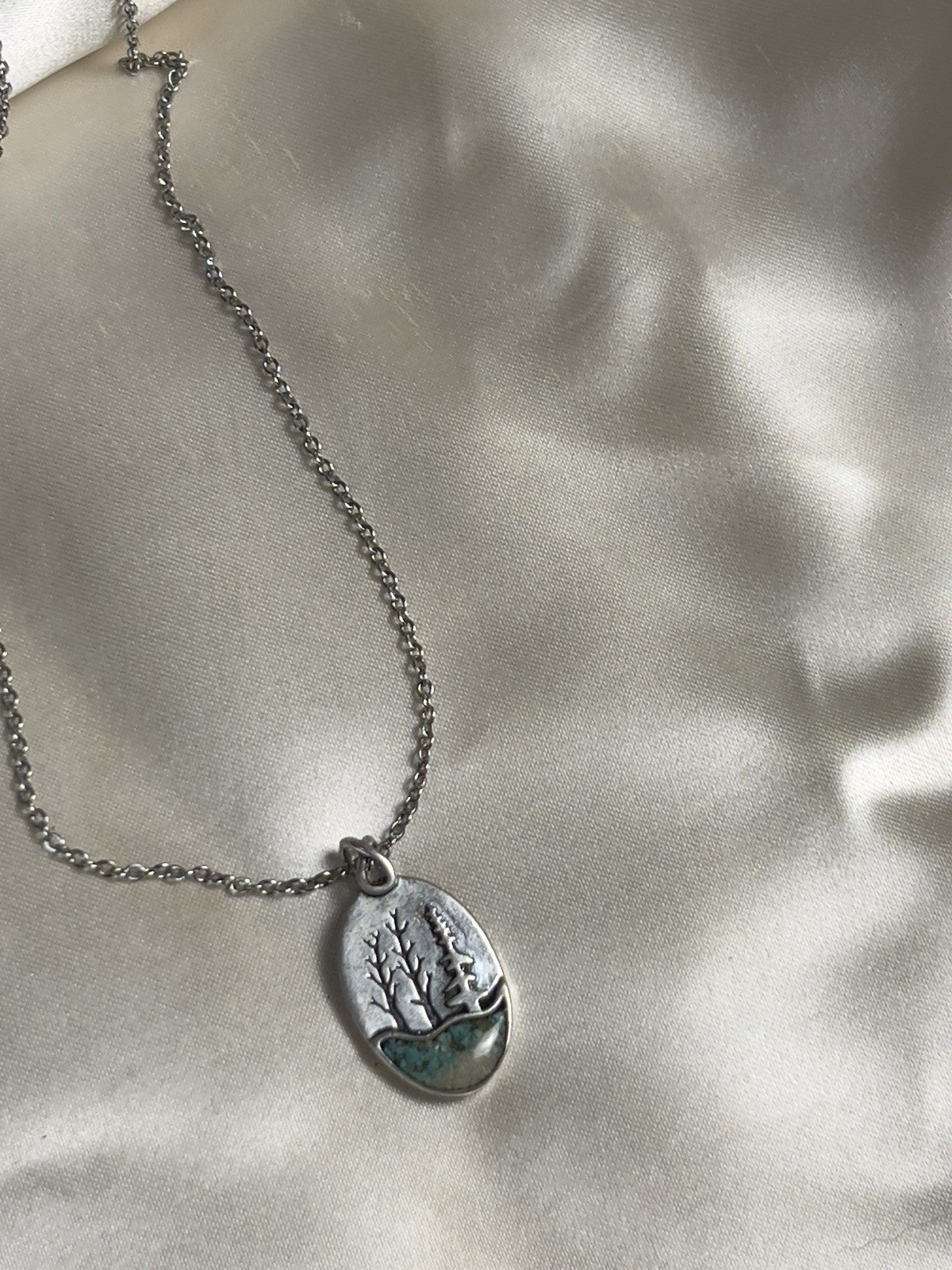 Vintage Silver-Tone Nature Scene Necklace – Adjustable 18–22 Inches