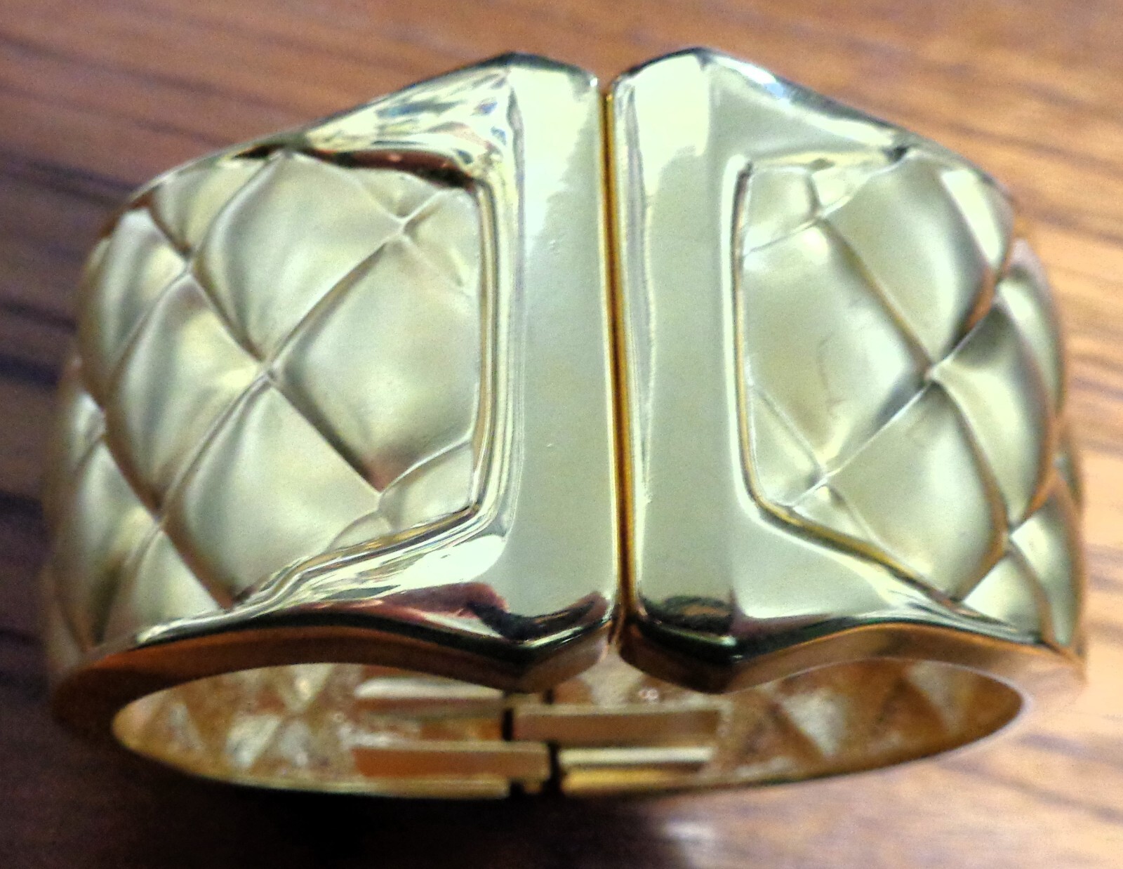 Lge GoldTone Diamond Pattern Hinge Bangle Bracelet -Unused- 2-7/8″x2-5/8″x1-1/4″