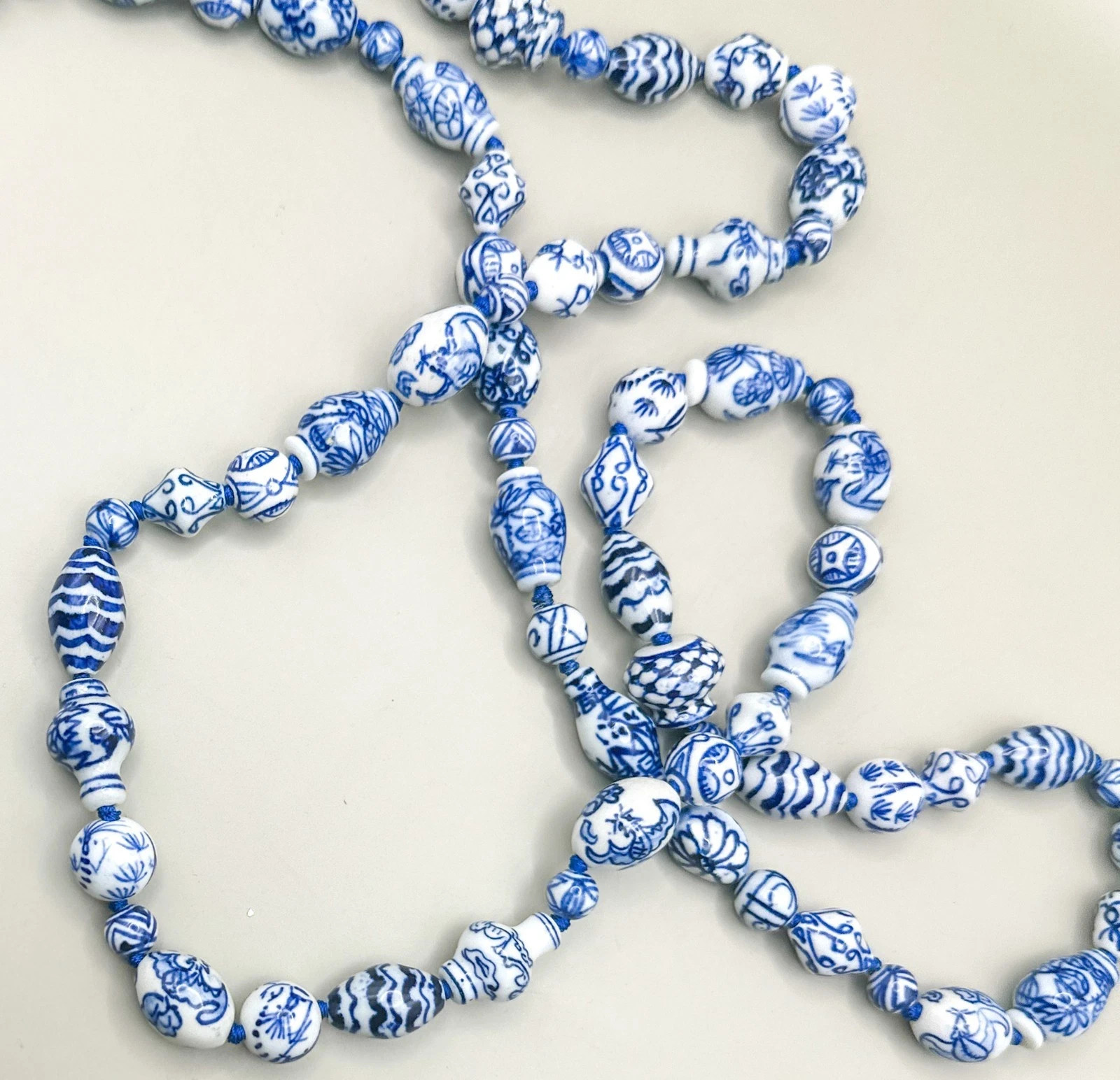 Blue White Porcelain Bead Necklace Womens Chinoiserie 48″ Vintage Art Deco