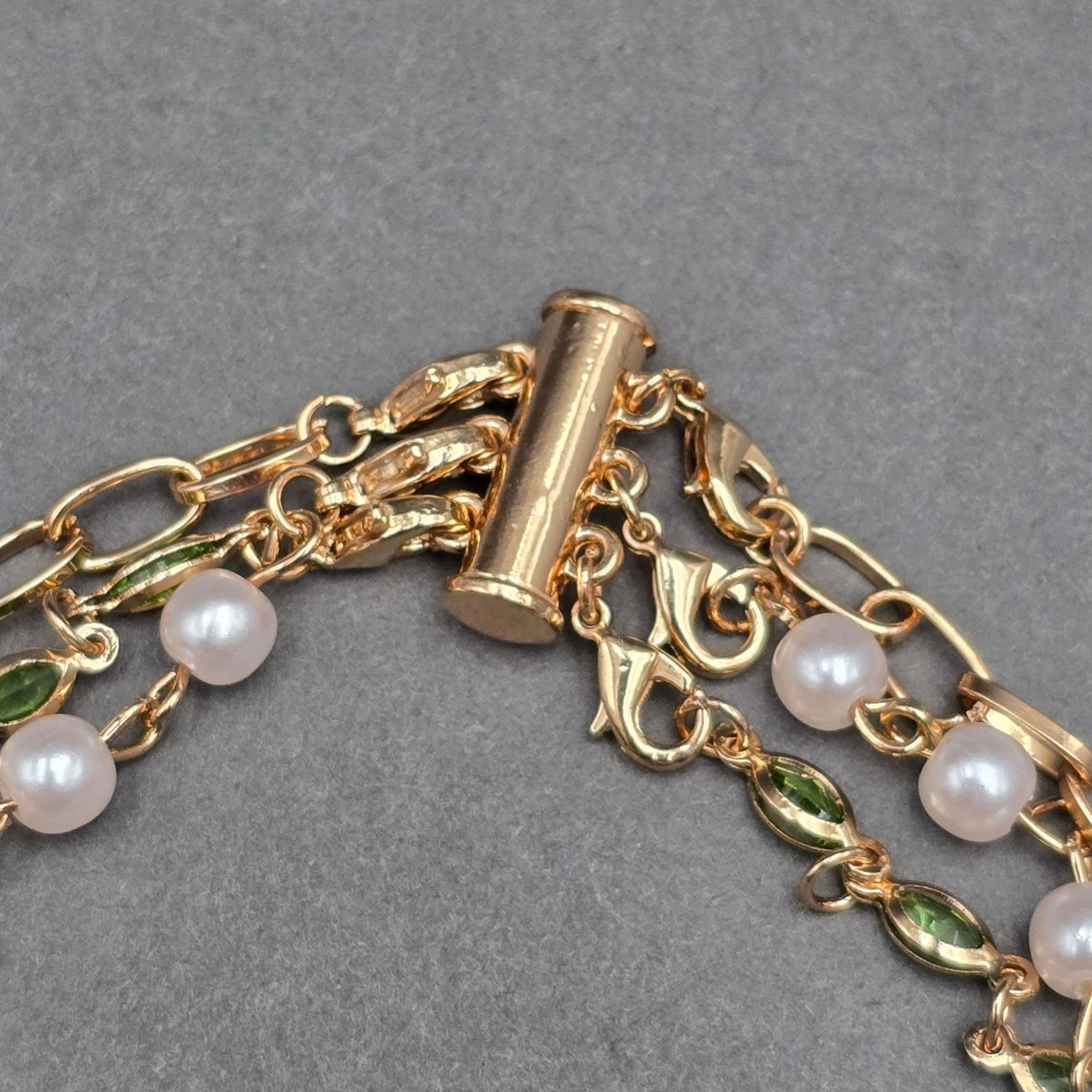 Vintage Multi Strand Green Glass Faux Pearl Layered Necklace 16″ 3 Layered Tier
