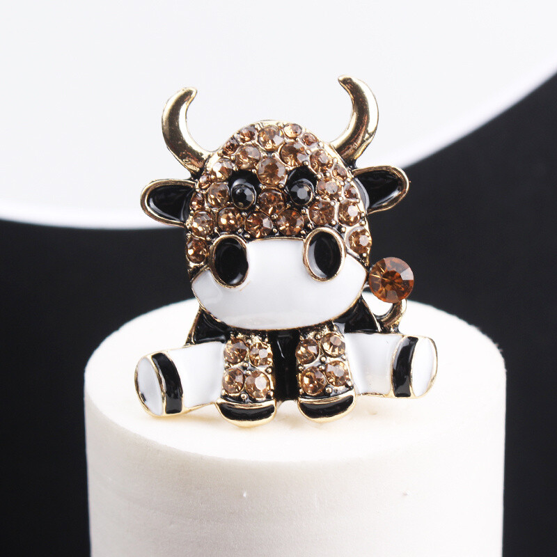 Cute Fashion Cartoon Creative Diamond Cow Brooch Women Men Jewelry Gift