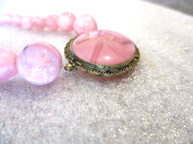 VINTAGE PINK GLASS 14K YELLOW GOLD BEAD CHOKER NECKLACE – 16.5″