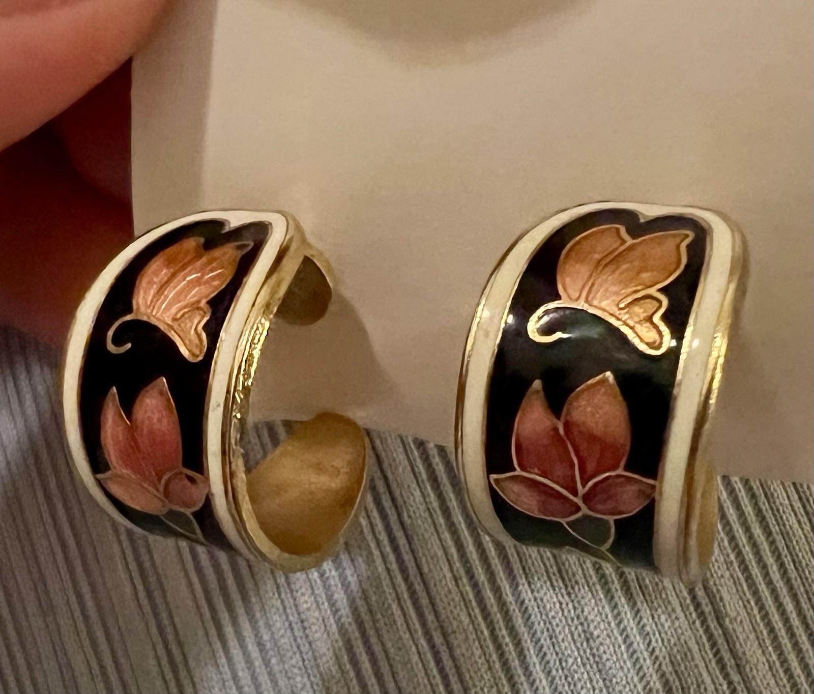 Vintage Cloisonne Enamel Floral Earrings Butterfly Pink Gold Tone J Hoop Post