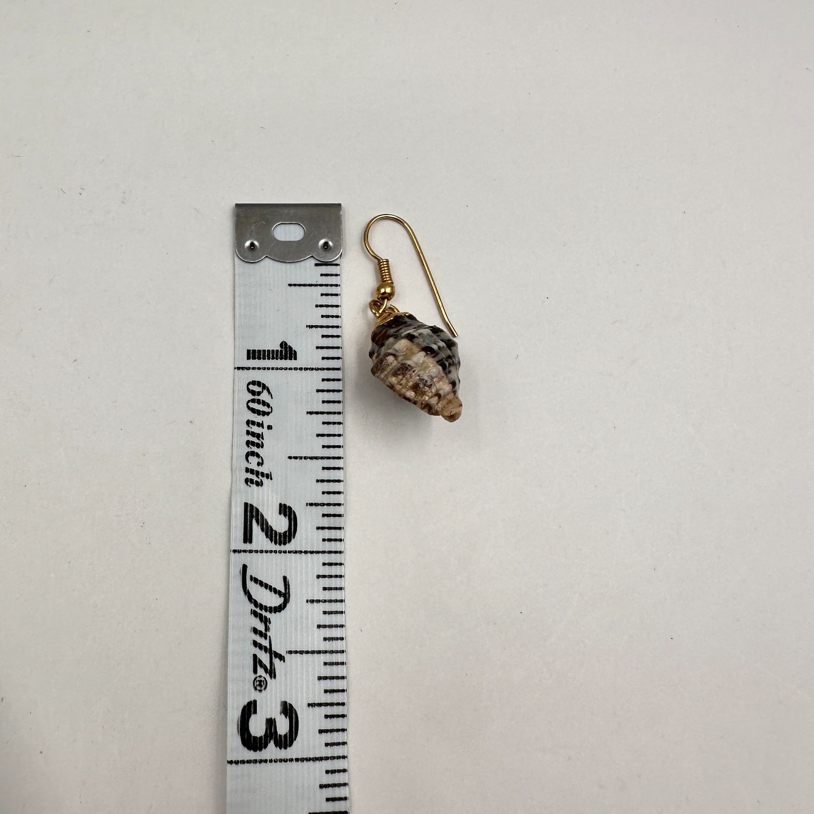 Vintage 90s Natural Sea Shell Dangle Earrings Gold Tone Beach Women’s Jewelry