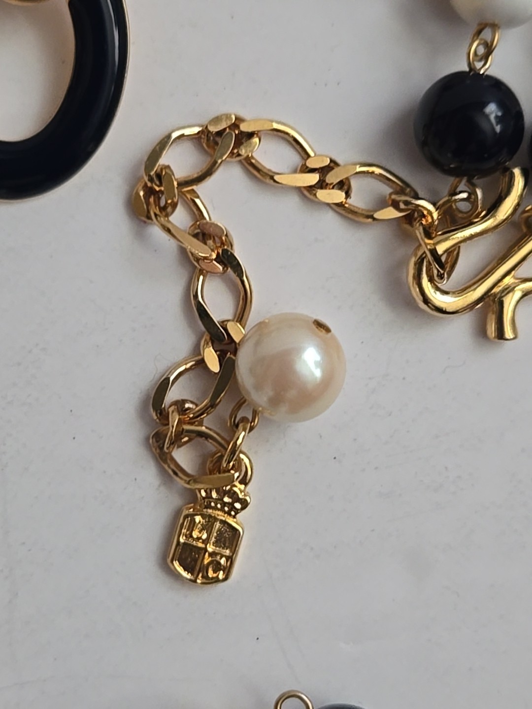 Vtg Liz Claiborne Goldtone Faux Pearl White Black Bead Necklace Earrings Post