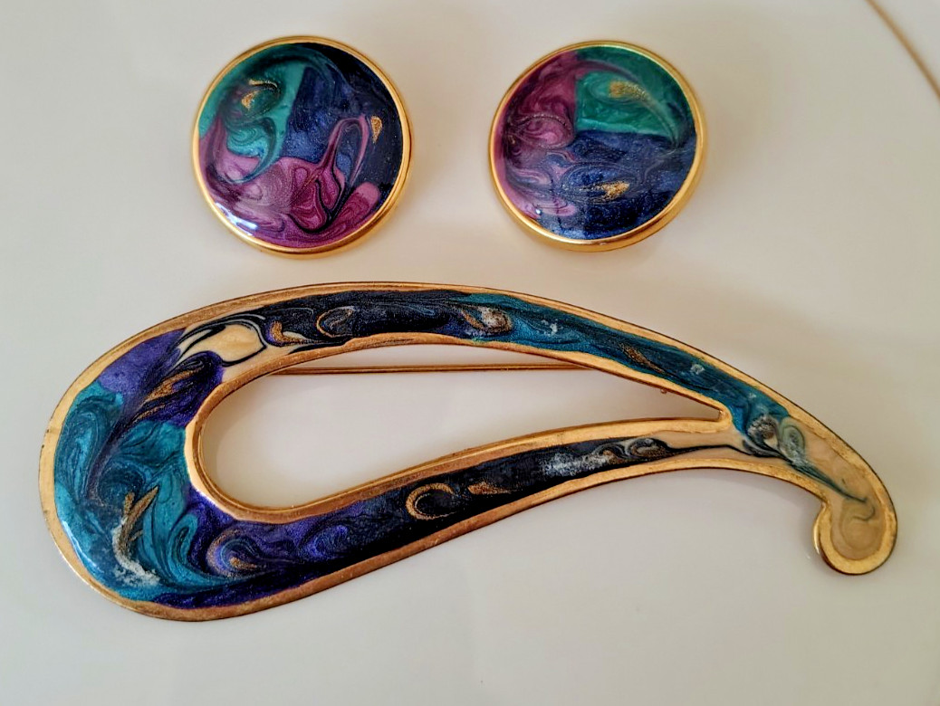 Vtg 80s Gold Tone Purple Green Navy Swirl Enamel Paisley Brooch & Earrings Set