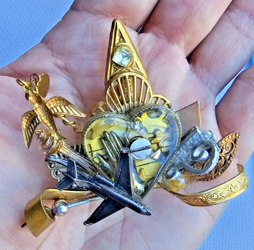 VTG Maximal Art – John Wind – Travel Plane Heart Hand Bird Dangle Brooch Pin