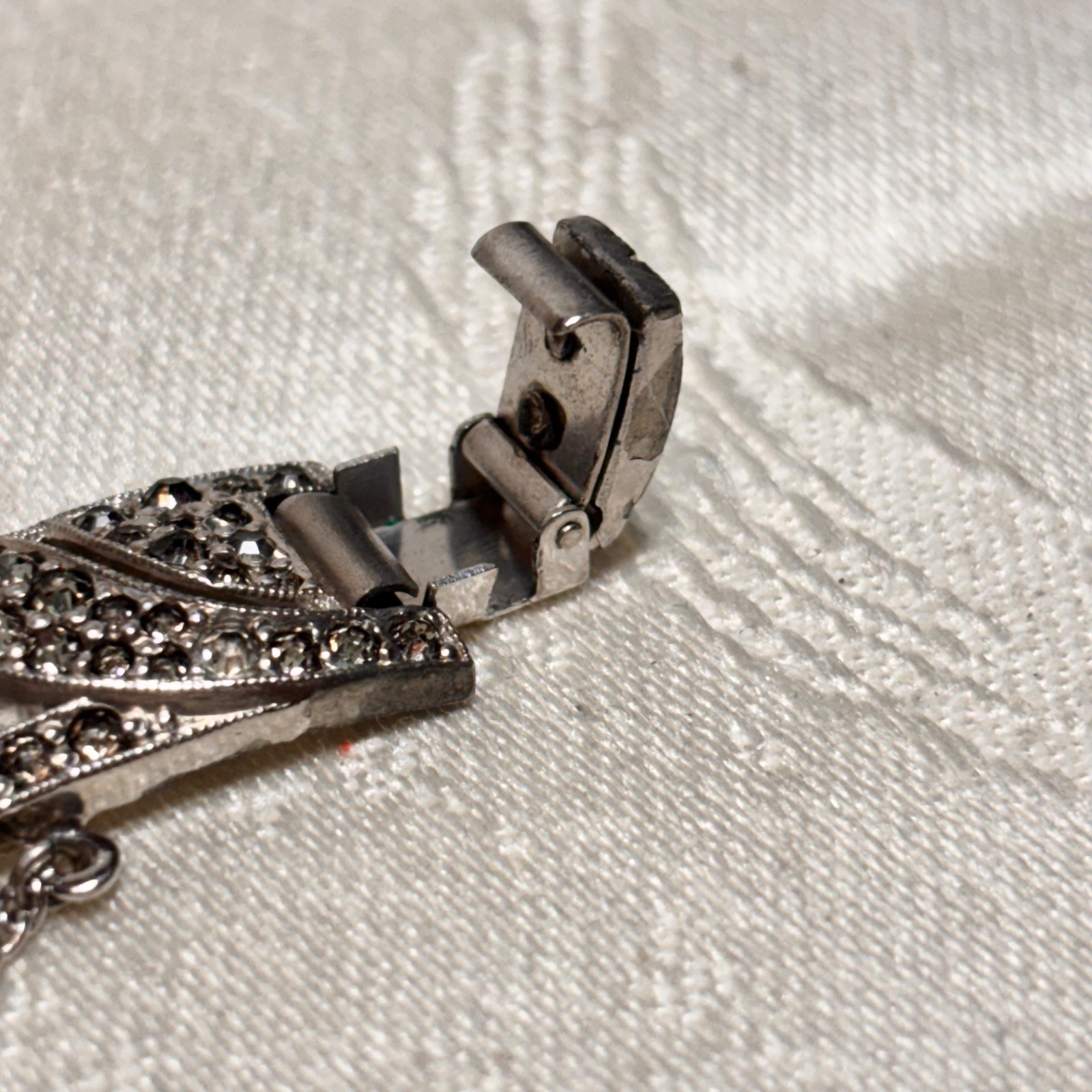 BRACELET rhinestone silvertone metal vintage fold over clasp safety chain