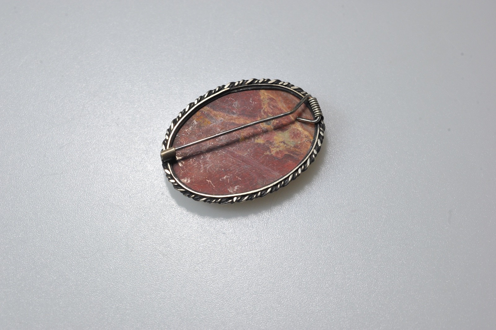 Vtg Brooch agate cabochon silver tone oval red burgundy Crean veining HL90