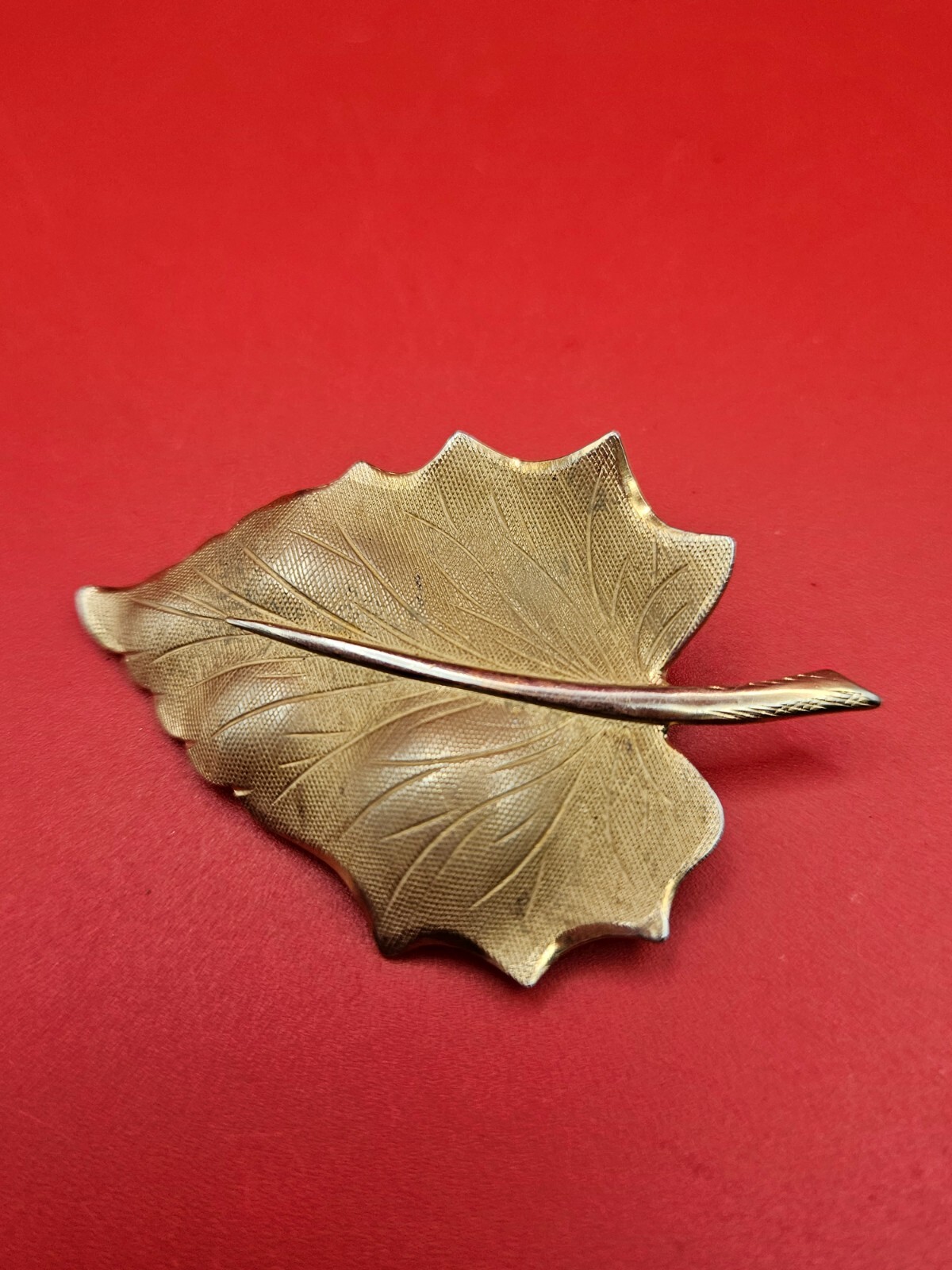 Vintage Signed DANECRAFT 12K Gold Filled Textured Nature LEAF Pin Brooch