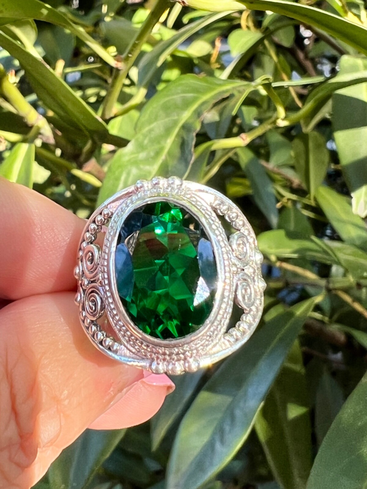 VINTAGE LARGE VIVID GREEN OVAL PASTE GLASS RING 925 STERLING SILVER ORNATE
