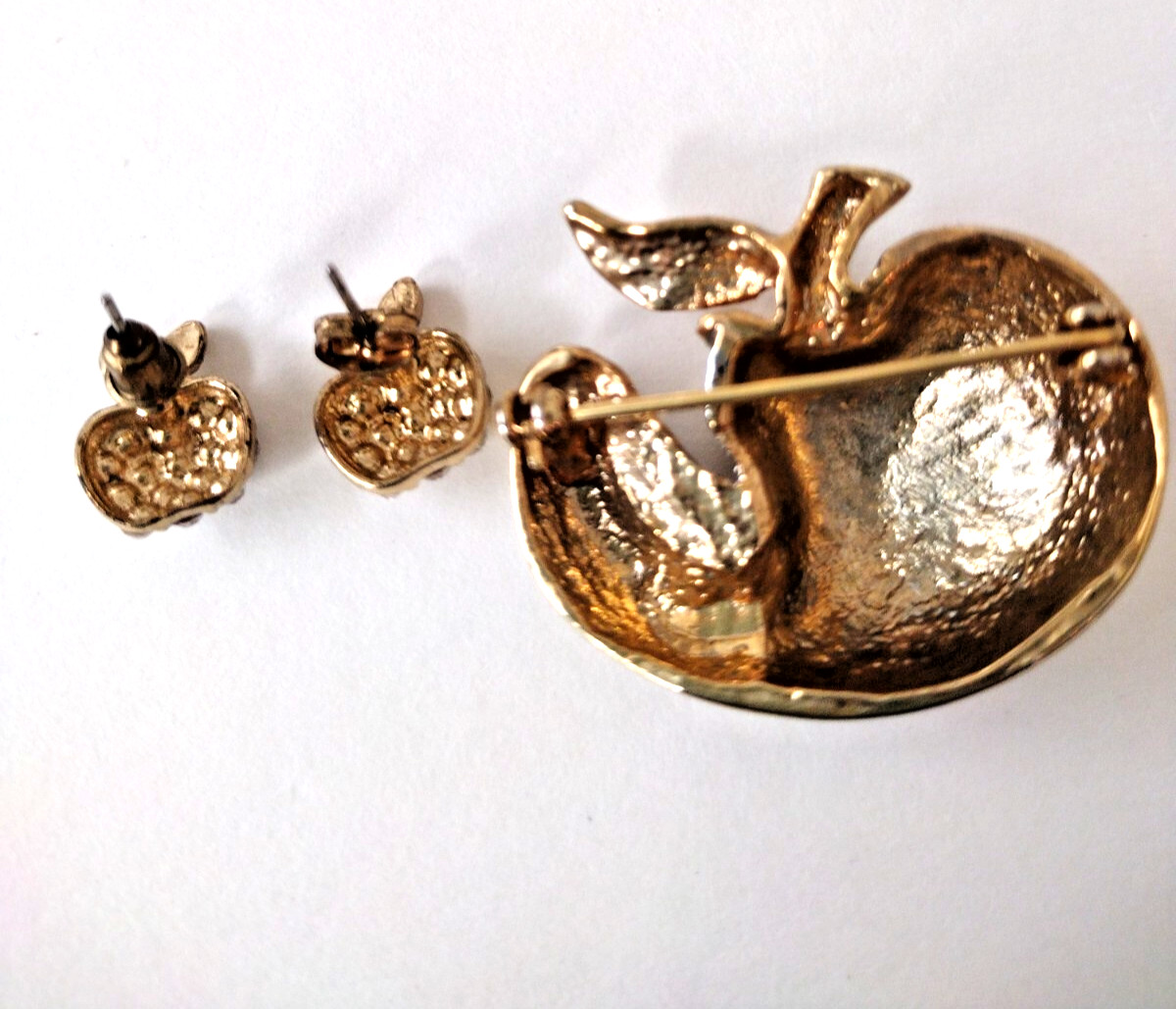 Vintage Rhinestone Apple Set FREE SHIP Gold Tone Brooch Pin Fruit Post Earrings