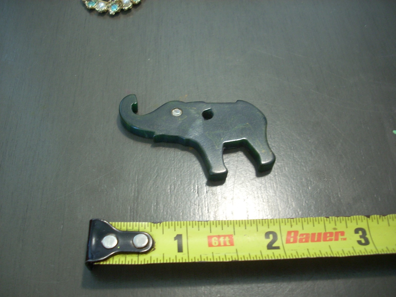 Vtg Dark Green Marbled Bakelite Elephant Pendant Charm 2″ x 1.5″ Read Details