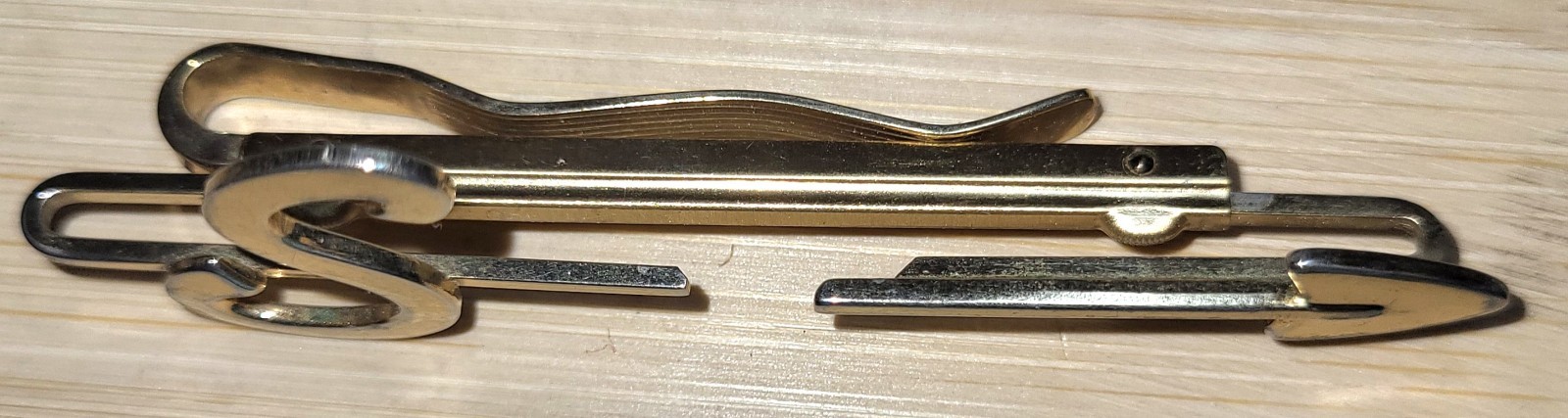 HICKOK USA Goldtone Letter S Expanding Tie Clasp 3″ To 4″ Long Signed Great Cond