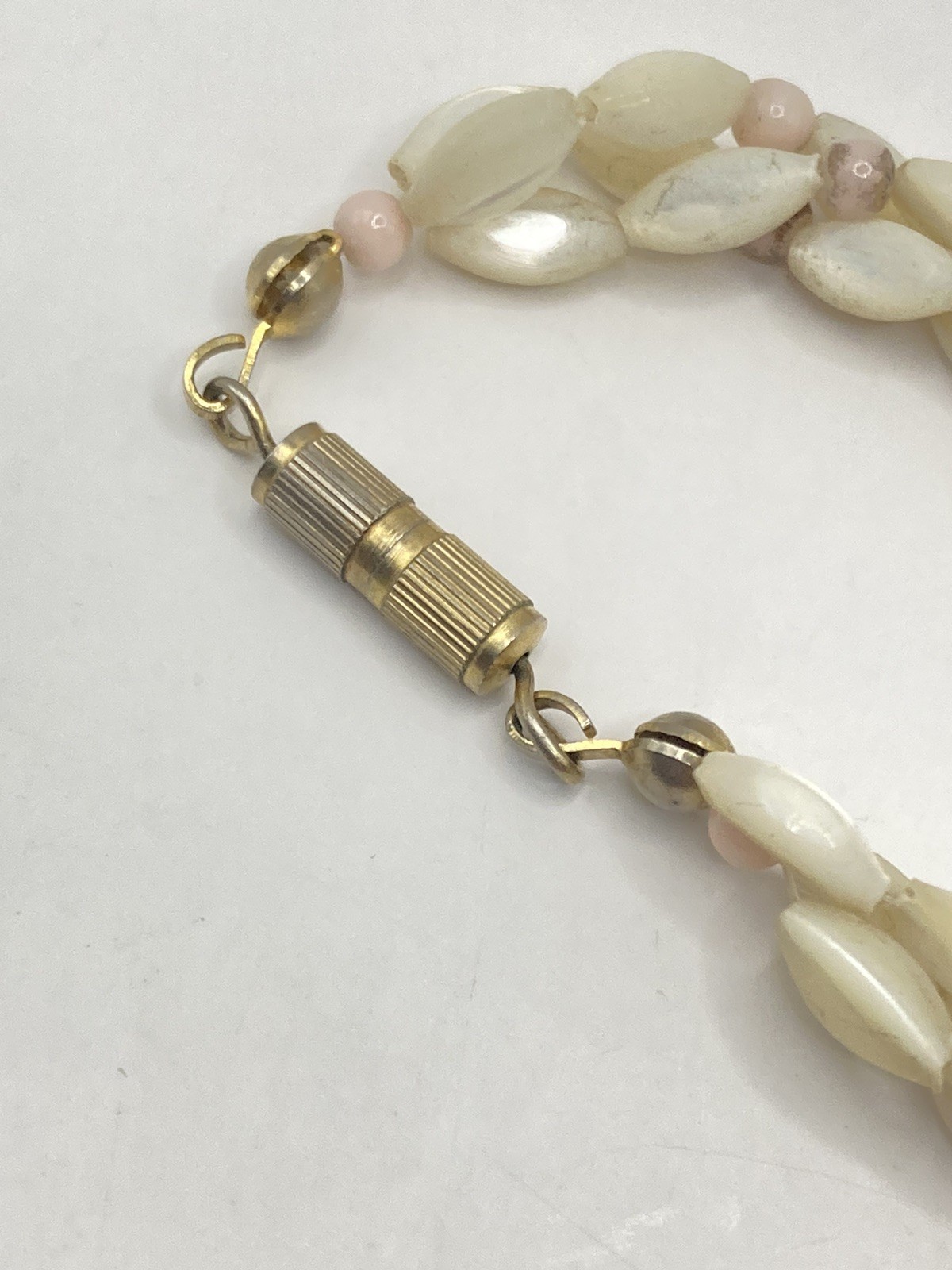Vtg. Mother of Pearl Beaded Necklace with Faux Gold Jade Beads,21”