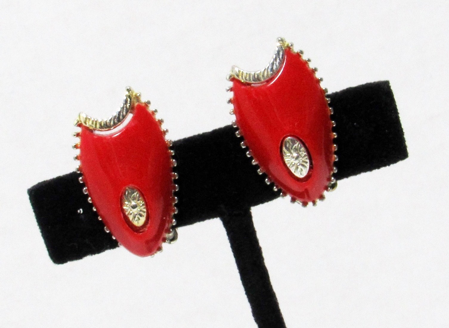Retro Vintage Red w/Gold Accents Choker Necklace Link Bracelet Clip Earrings Set