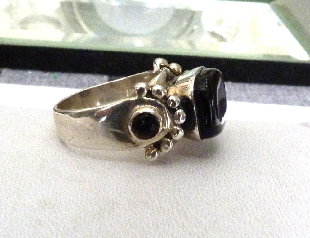 CLASSIC BLACK ONYX GEMSTONE CABOCHONS STERLING SLVER BEADED RING SIZE 8 1/2