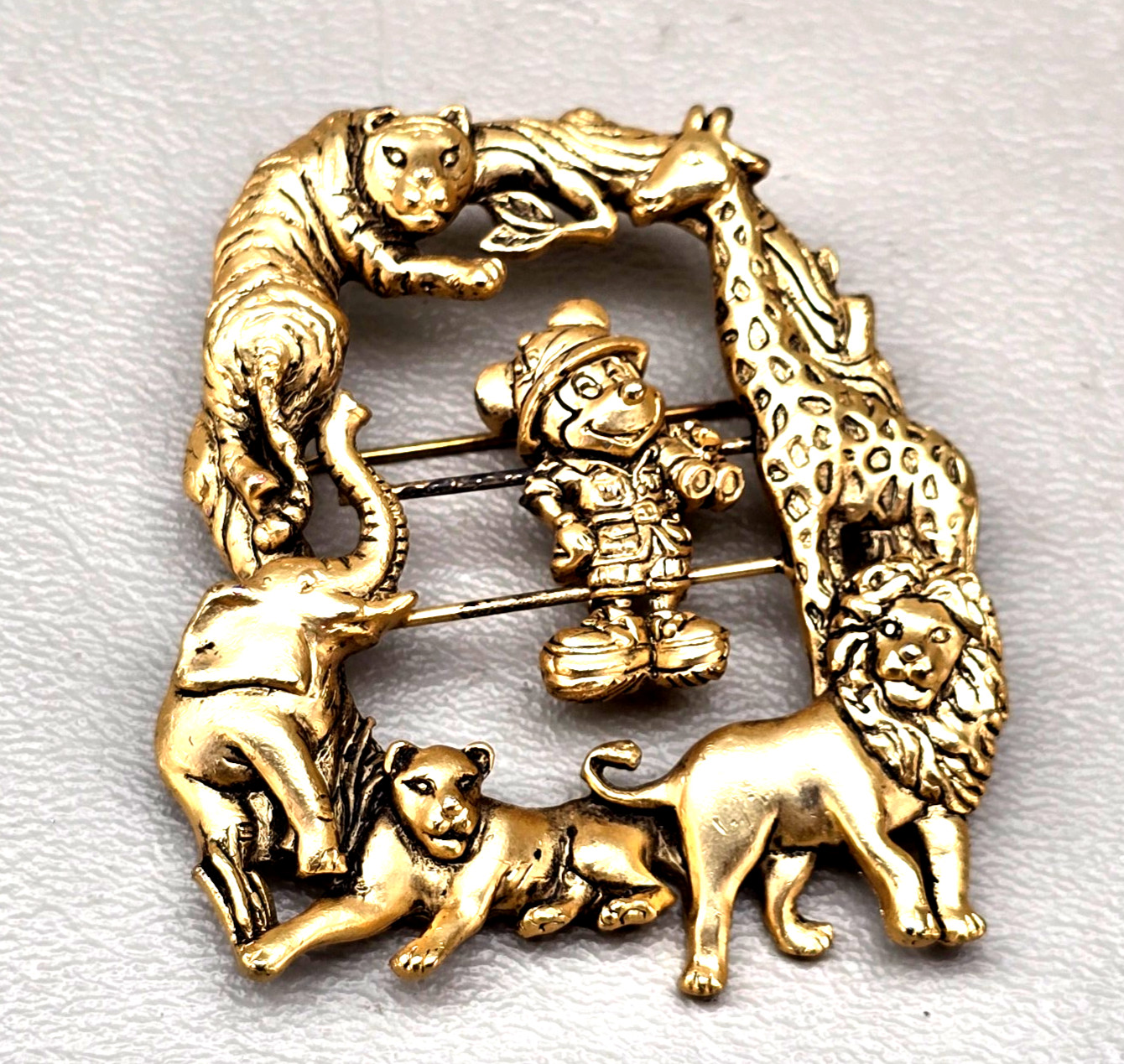 Disney Micky Brooch Pin 1990 Safari Animals Gold Tone Lion Giraffe