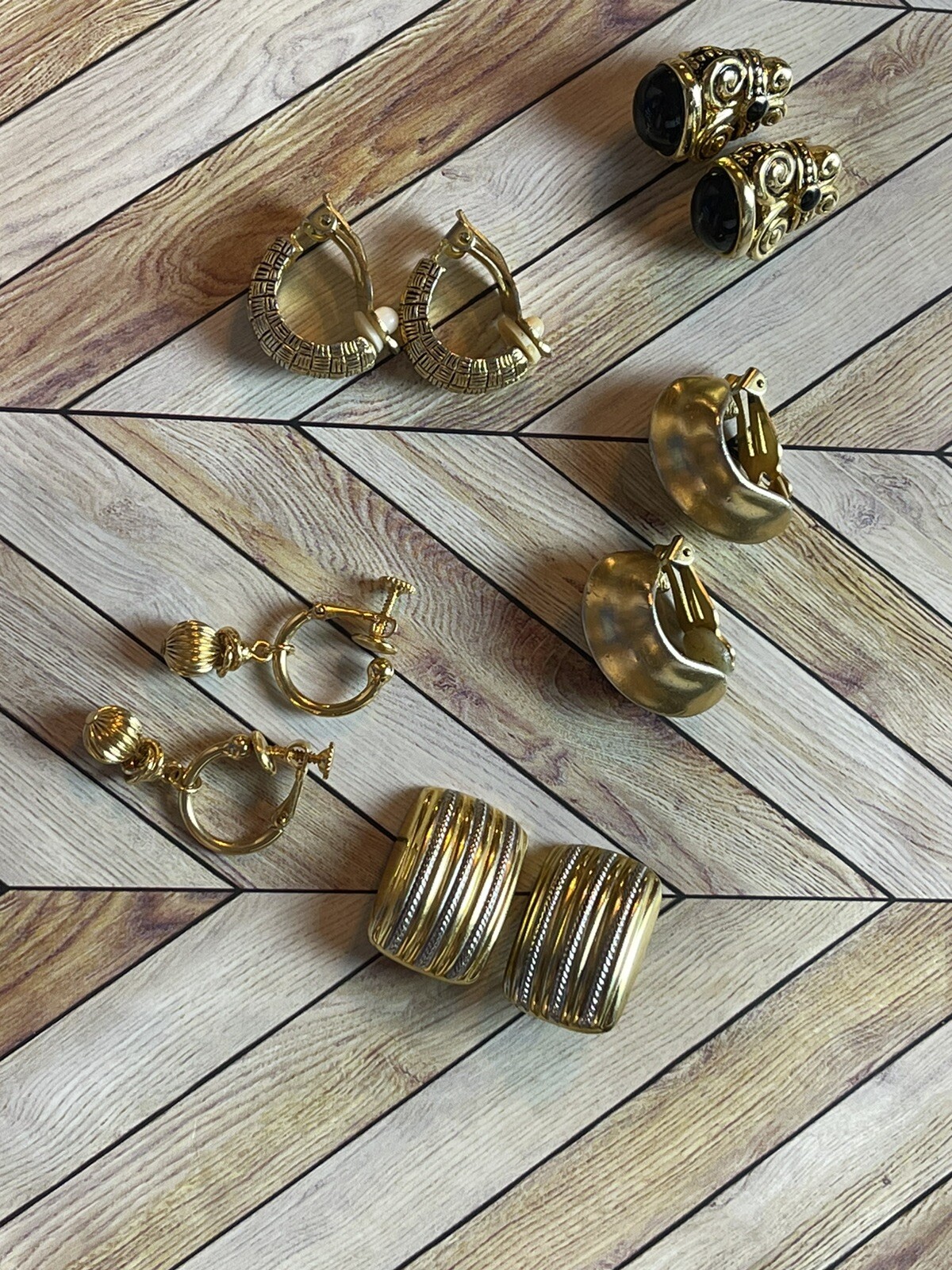 VINTAGE Lot 5 Pair Clip On Earrings Stud Dome Hoop 60s 70s 80s 90s Elegant