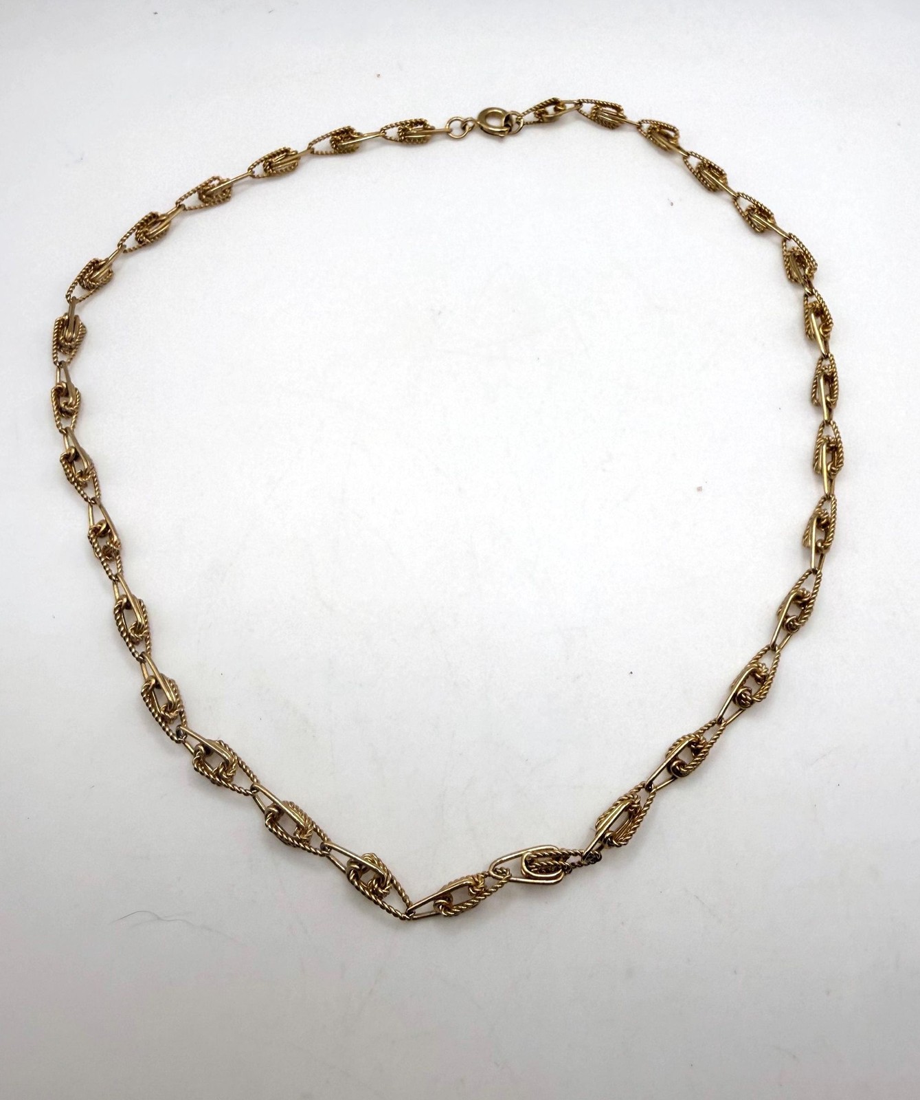 Vintage twisted rope knot link gold tone chain short necklace choker 14 1/2 inch