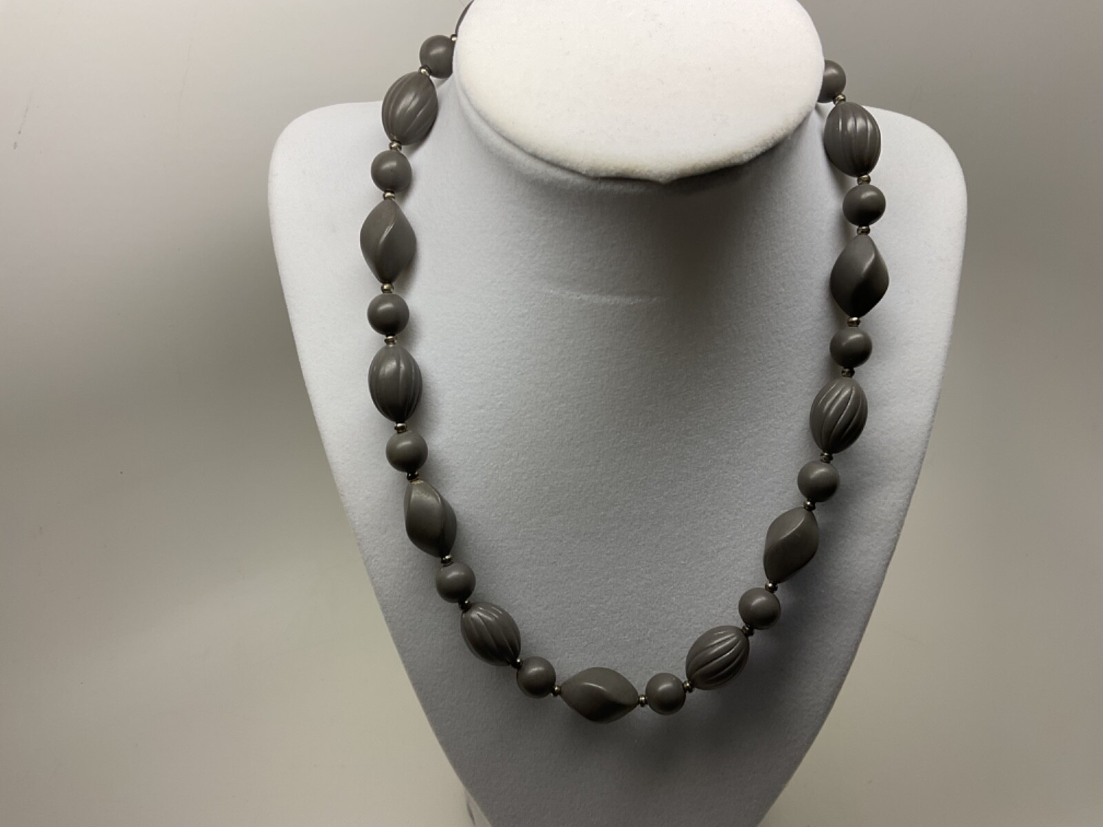 NWT! VTG GENUINE LUCITE GRAY BEAD NECKLACE MADE IN HONG KONG