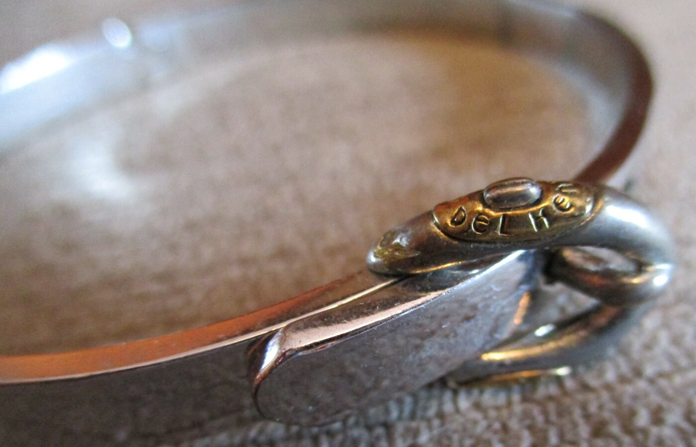 VTG. HENRI BENDEL SILVER TONE HINGED BUCKLE BRACELET
